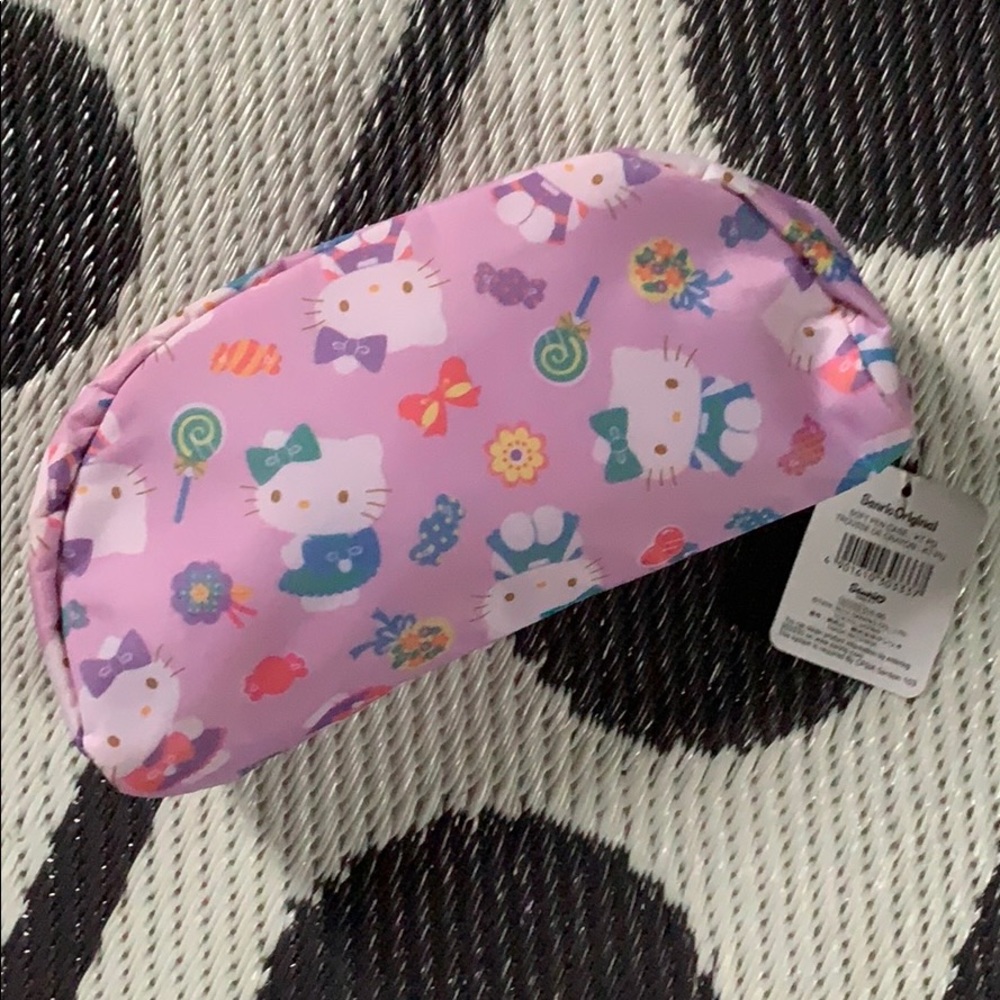 🌴 4 for $10 Sanrio Original Hello Kitty Case